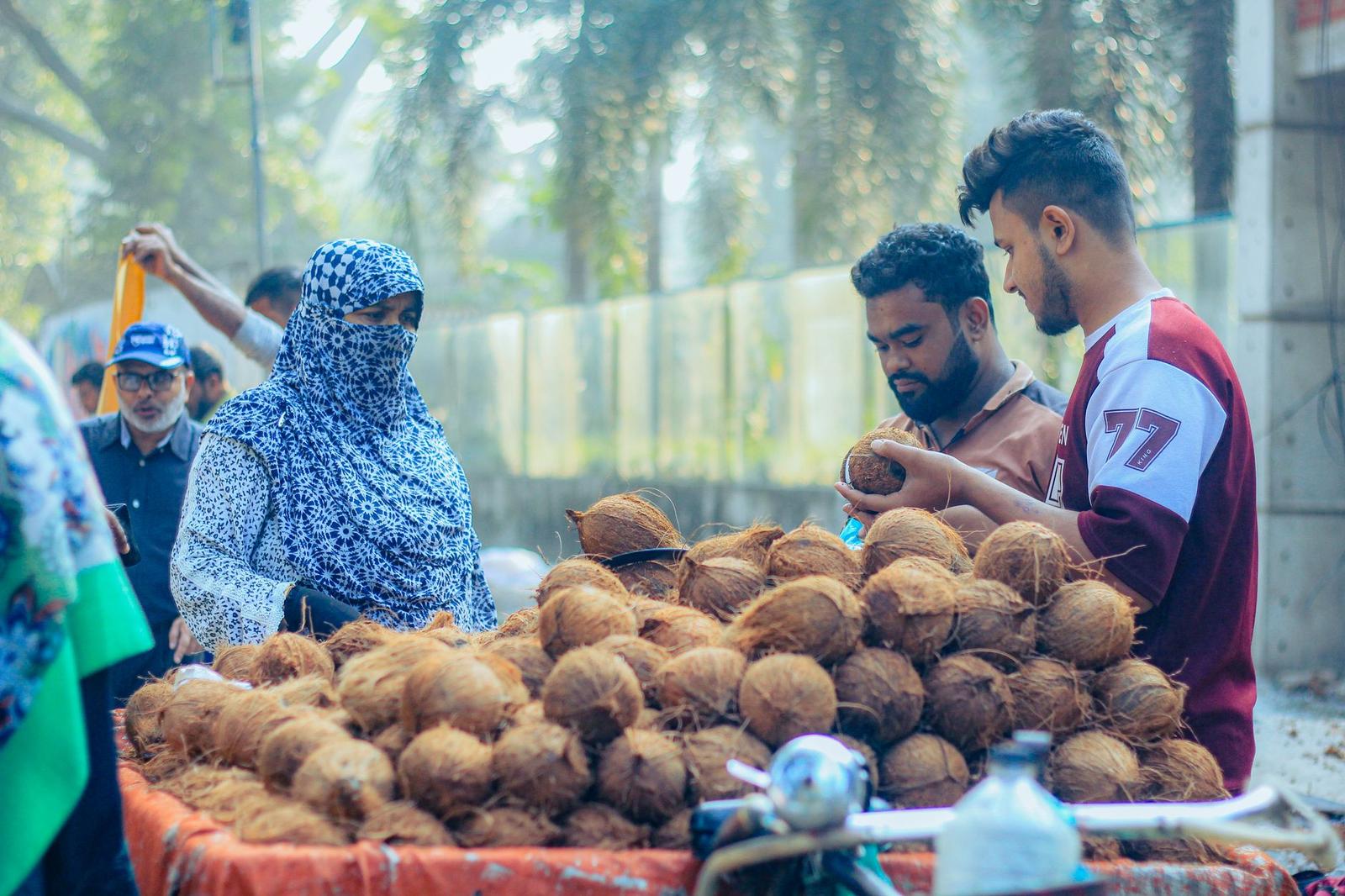 Practical Daily Habits Dhaka Locals Have Adopted for Healthy Eating